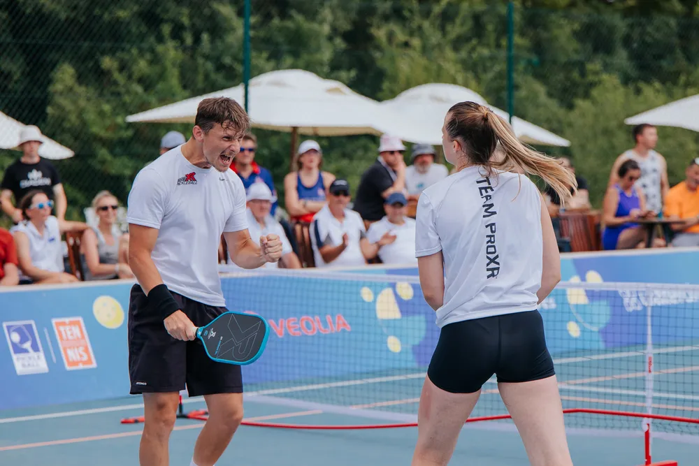 Match de pickleball en double — l'énergie et la convivialité du jeu (photo FFT)
